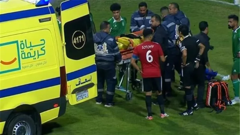 المهدي سليمان يتعرض لإصابة خطيرة ويغادر مباراة الاتحاد والطلائع