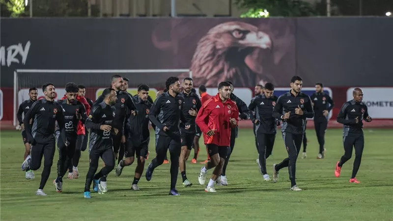 قائمة الأهلي لمواجهة البنك فى الدوري.. استبعاد الشناوي وعاشور