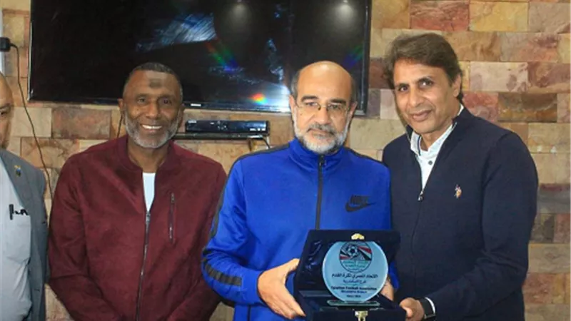 عامر حسين يكرم احمد الكاس ومحمد ابراهيم