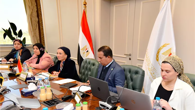 وزيرا البيئة والتموين والتجارة الداخلية يبحثان خطط الإصحاح البيئى