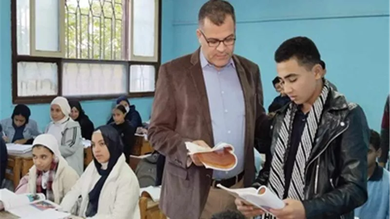 مدير تعليم دمياط يفاجئ مدارس كفر البطيخ