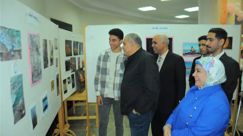 رئيس جامعة كفر الشيخ يفتتح معرض الفنون التشكيلية للطلاب