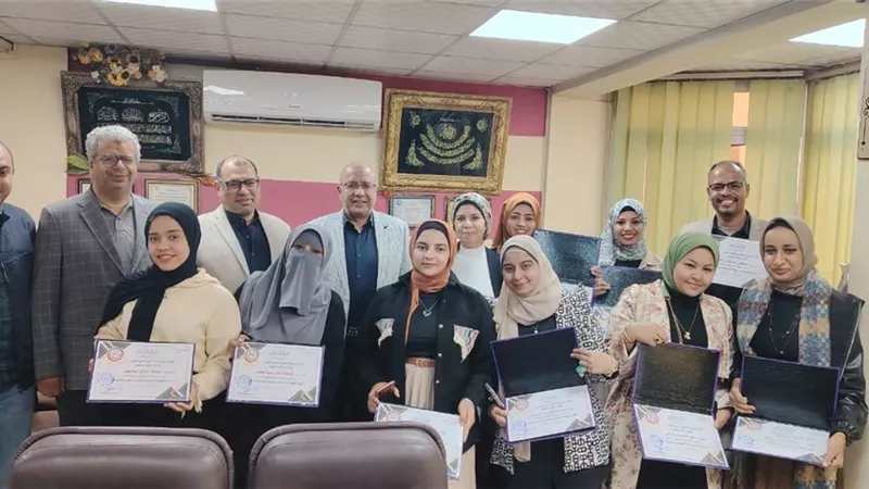 تكريم فريق القسطرة القلبية بمستشفي قـنـا العام .