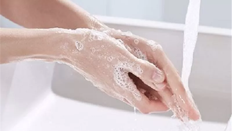 أمين الفتوى يُحذر من أمر يفعله بعض الناس عند الوضوء
