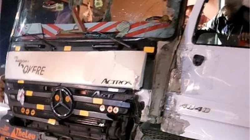 إصابة 15 فى حادث تصادم بطريق السويس الأدبية