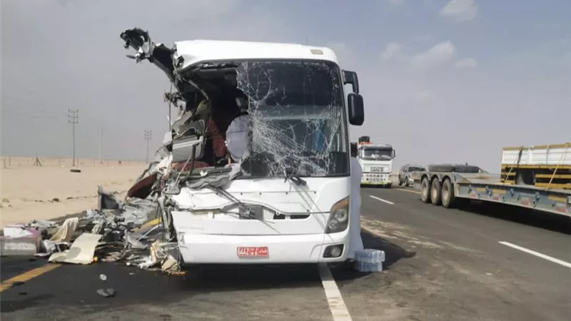 مصرع شخصين وإصابة 33 إثر تحطم حافلة بالقرب من منتجع في فرنسا