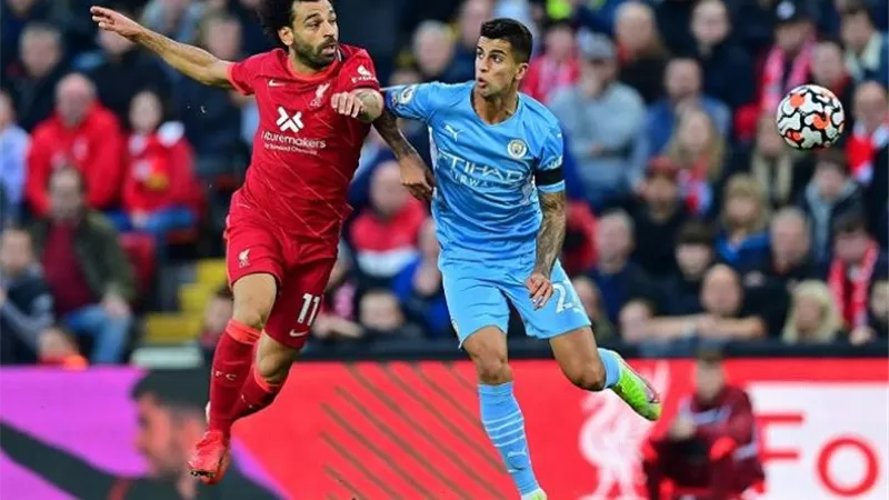 تاريخ مواجهات ليفربول ومان سيتي قبل قمة الدوري الإنجليزي اليوم
