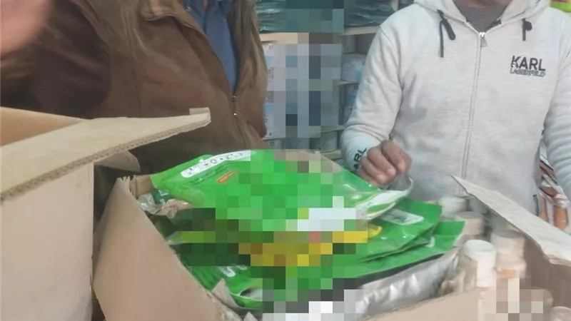 550 عبوة ادوية ومبيدات و500 قطعة كهربائية مقلدة فى البحيرة