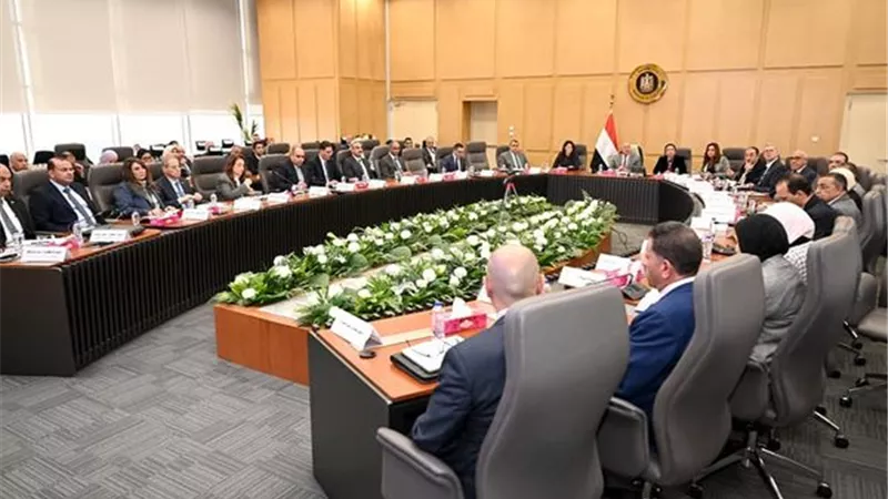 الصناعة تنسق مع المركزي لحصر القطاعات الإنتاجية المستحقة للتمويل