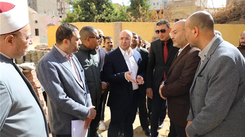 محافظ بني سويف يتفقد خطة تطوير مسجد السيدة حورية