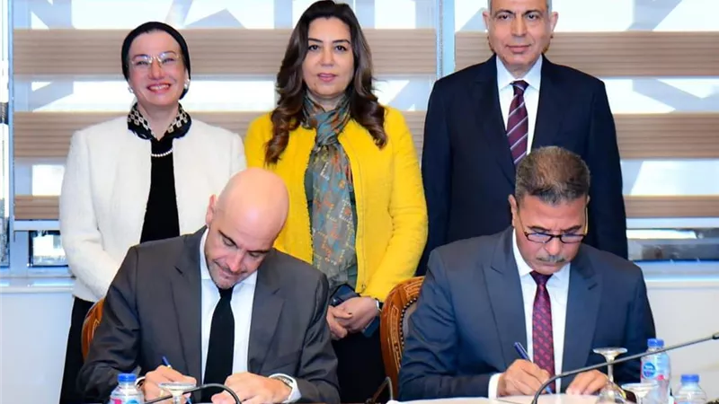 توقيع عقد إدارة وتشغيل مصنع تدوير ومعالجة المخلفات بملوي