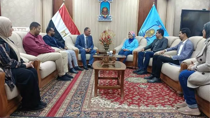 رئيس جامعة الأقصر تستقبل وفد اتحاد الشباب لبحث سبل التعاون