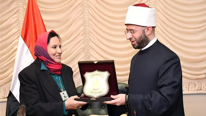 وزير الأوقاف يكرم د. مها عقل ويشهد مراسم تسليم مستشفى الدعاة