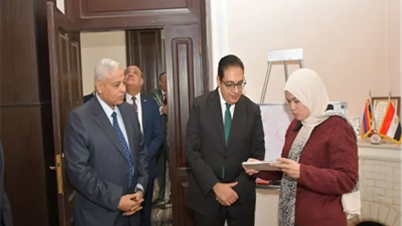 رئيس جامعة القاهرة يفتتح مركز الدراسات الشرقية