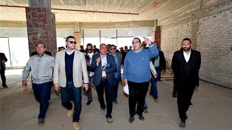 وزير الإسكان يتفقد المنتجع الجبلى بمشروع تطوير موقع التجلى الأعظم