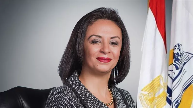 تكريم ربة منزل تعول 5 أبناء من أصحاب الهمم