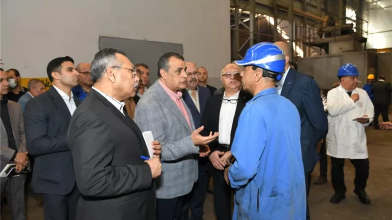 وزير الإنتاج الحربي يتفقد حلوان للصناعات الهندسية لمتابعة سير العملية الإنتاجية
