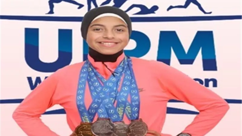 مديرتعليم القليوبية يهنئ الطالبة الفائزة ببطولة العالم الخماسي الحديث