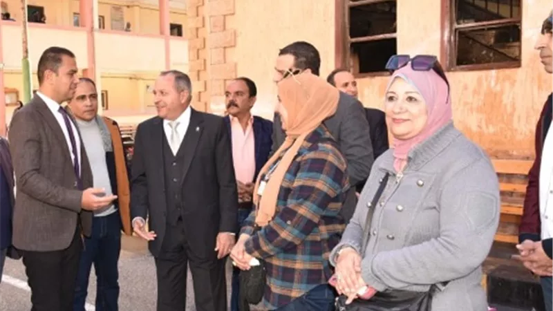 حبشي تفقدالحريق بمخزن الثانوية بنات واطمئن على الطالبات والعاملين