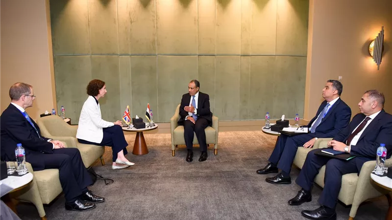 وزير الخارجية يلتقي مع وزيرة الدولة للتنمية بوزارة خارجية المملكة المتحدة