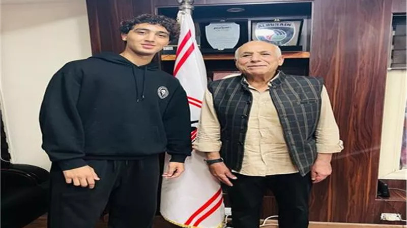 مدافع الزمالك يعلن تجديد تعاقده رسمياً