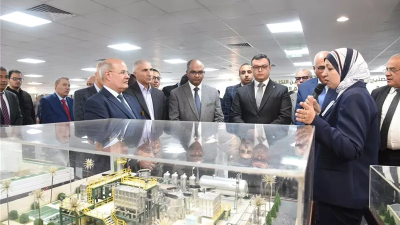 وزير الإسكان يوجه بالاعتماد على المنتجات المحلية في المشروعات