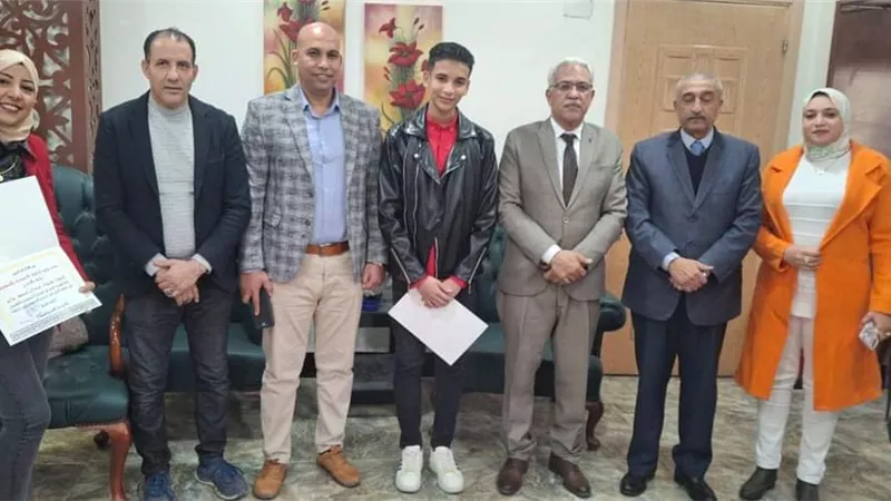 تكريم شهاب صاحب المركز الثاني جمهورى فى مسابقة اكتشف التاريخ