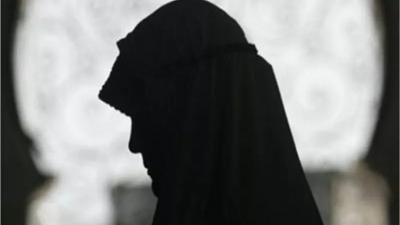 هل للمرأة العجوز المتوفي عنها زوجها عده