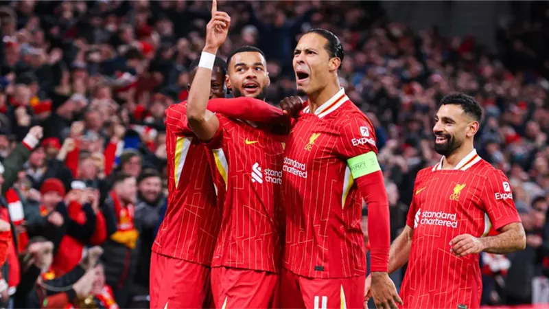 معلق مباراة ليفربول ونيوكاسل يونايتد اليوم في الدوري الإنجليزي