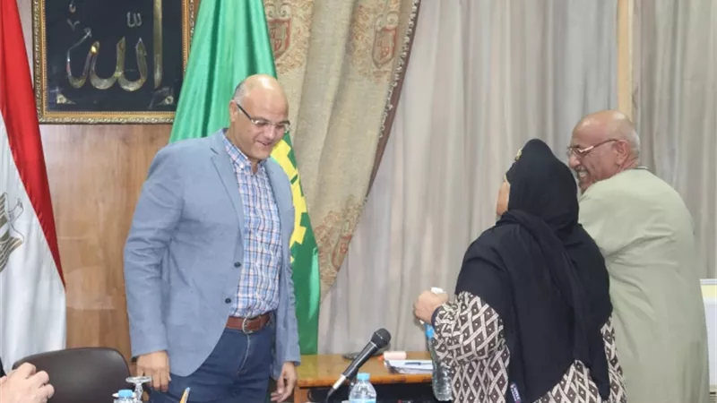 محافظ القليوبية يوجه بتوفير سكن وعربات طعام وفرص عمل لعدد من المواطنين
