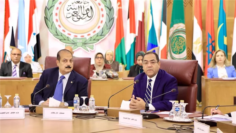 رئيس التنظيم والإدارة يستعرض تجربة استخدام الذكاء الاصطناعي