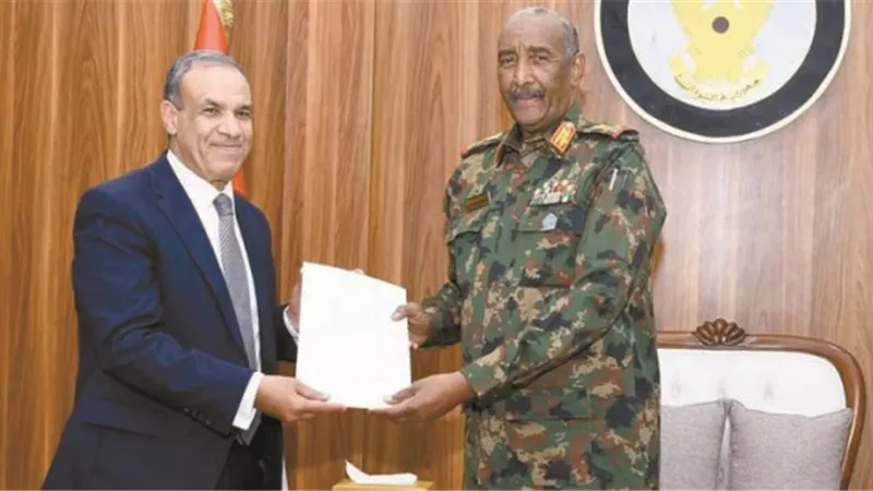 وزير الخارجية ينقل رسالة من الرئيس السيسي لرئيس مجلس السيادة السوداني