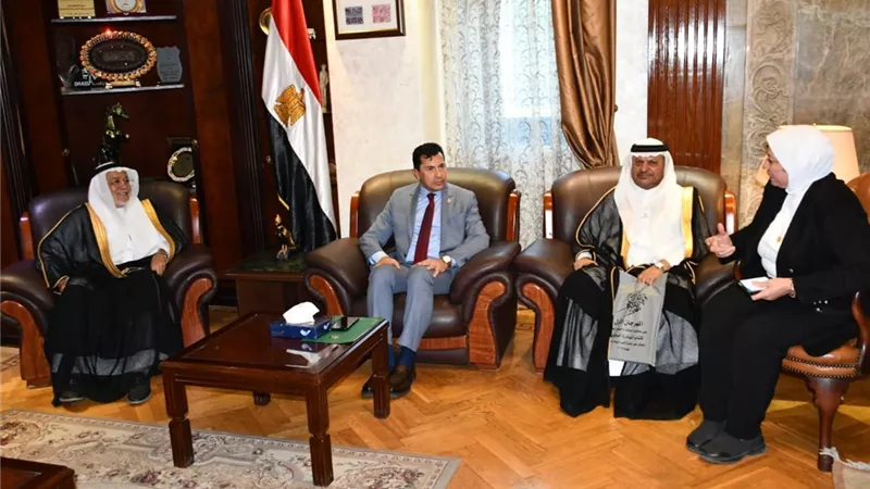 وزير الشباب يلتقي اللجنة العليا المنظمة لمبادرة كرتنا ثقافتنا