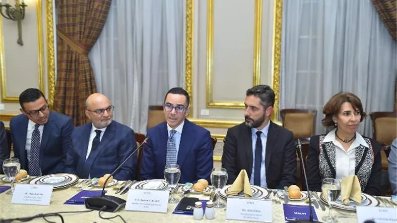وزير الاستثمار يشارك في اجتماع حول تعزيز تنافسية مصر في التجارة