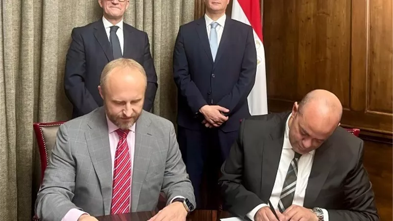 وزير البترول يبحث مع مسئولي آتون ريسورسز أعمالها في التنقيب عن الذهب