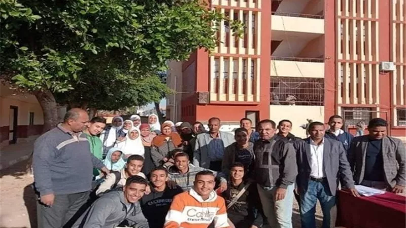 مدرسة كيمان المطاعنة الثانوية بالأقصر تكرم الطلاب أصحاب الهمم