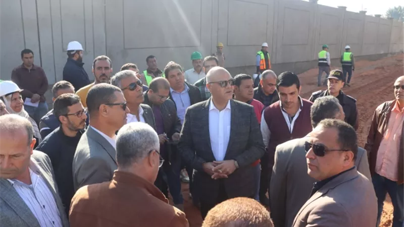 محافظ القليوبية يتفقد محطة مياه المنشأة الكبرى بكفر شكر