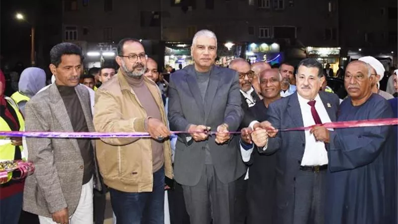 بتخفيضات 30 ٪.. محافظ أسوان يفتتح معرض السلع الغذائية بالمحمودية