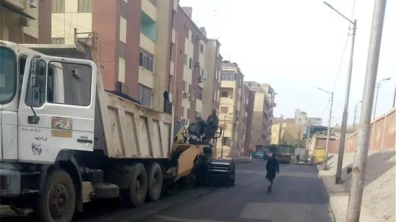 محافظ أسيوط: رصف الطريق الموازي للسكة الحديد بمنطقة السادات