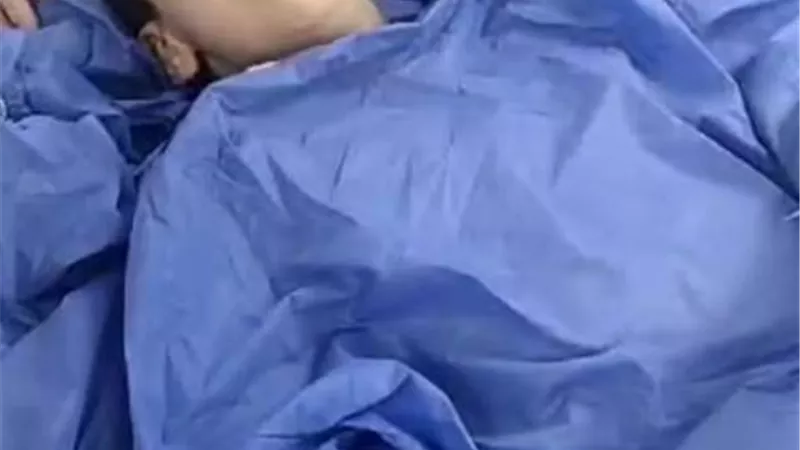 شريف يبدأ فى التدريب على المشى بعد شراء الحذاء الطبى