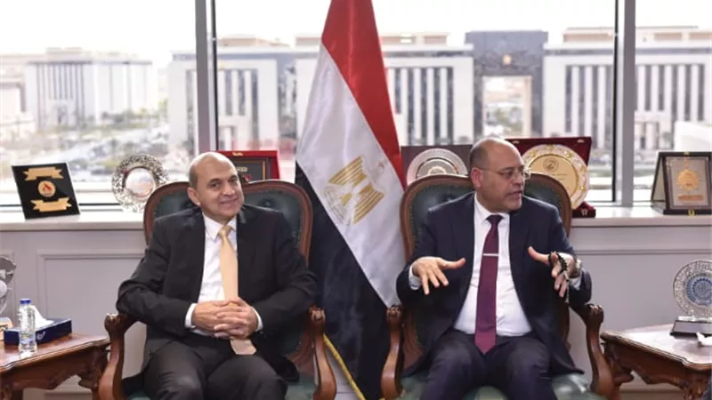 وزير العمل يبحث سبل التعاون مع وفد غرفة التجارة والصناعة الفرنسية
