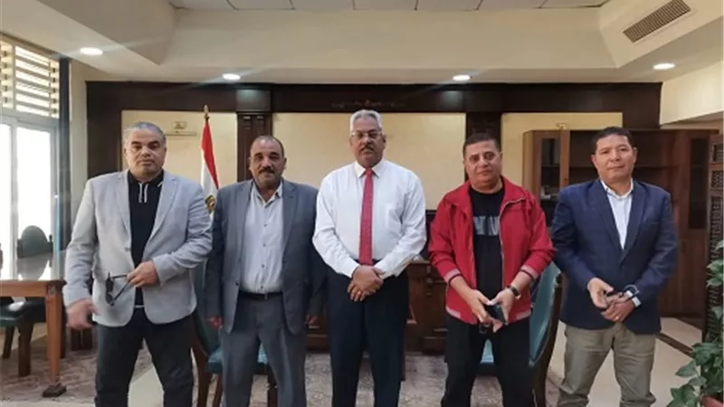 سليمان يبحث موعد إطلاق الشعلة للأولمبياد الرياضي مع وكيل الشباب