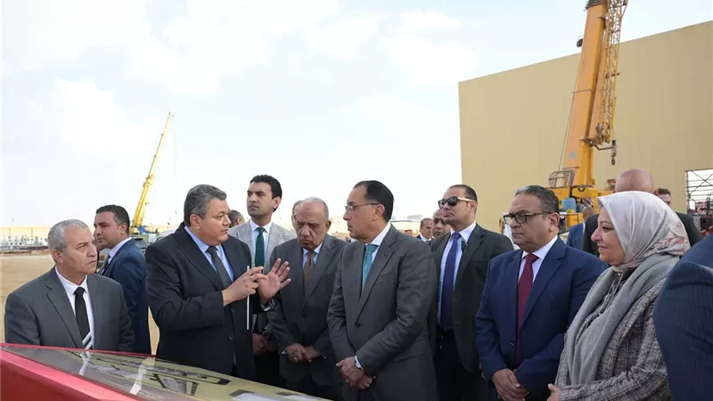 رئيس الوزراء يتفقد تنفيذ أعمال محطةالربط الكهربائي المصرى السعودى