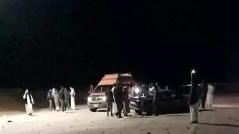 اصابة ٥ اشخاص في حادث تصادم سيارتين علي طريق مطروح سيوة