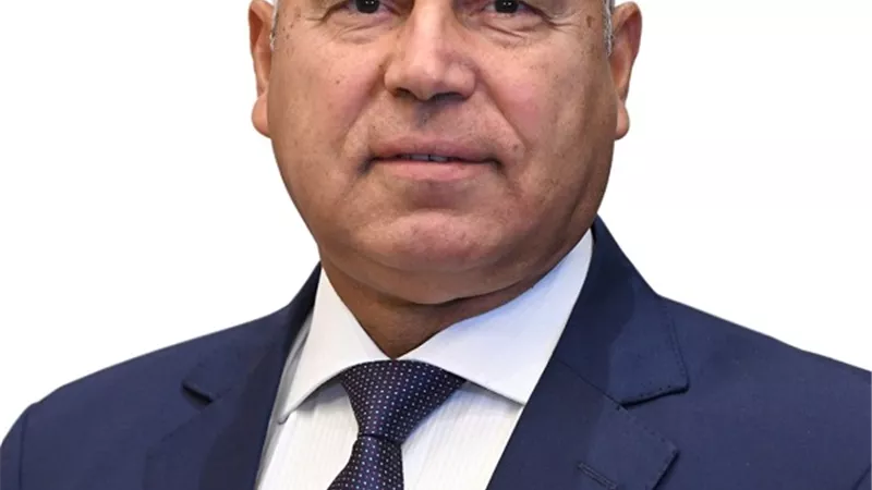 كامل الوزير يبحث التحديات مع مستثمري الجيزة
