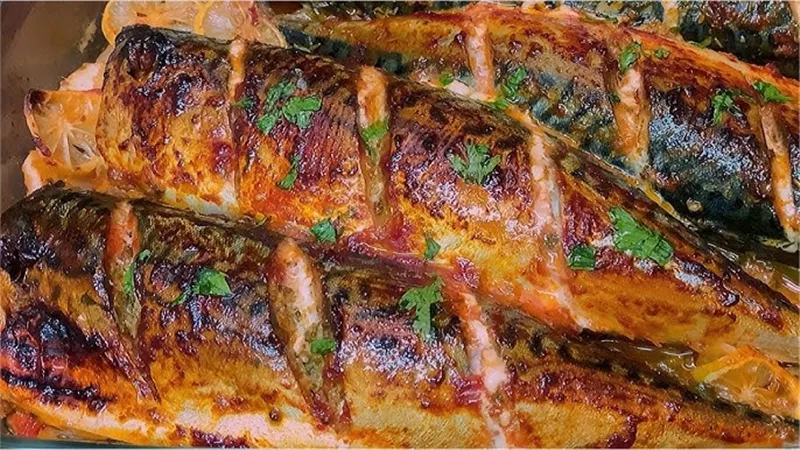 سمك مشوي بالكزبرة والثوم