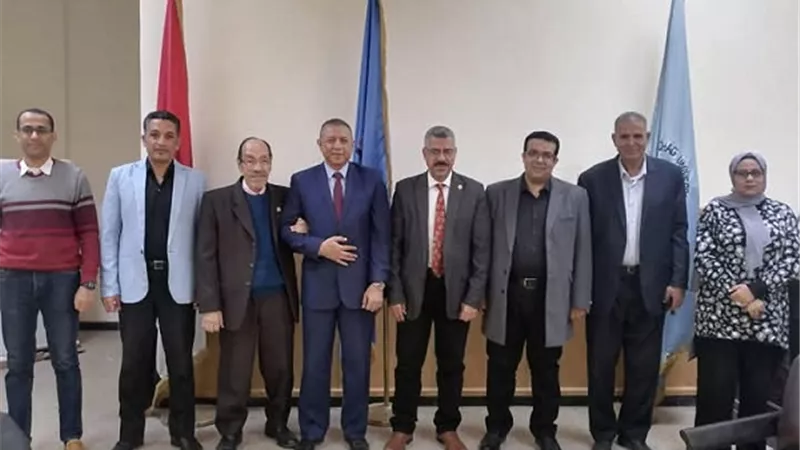 الأسبوع البيئي بجامعة سوهاج يستكمل فعالياته بندوات عن التنمية