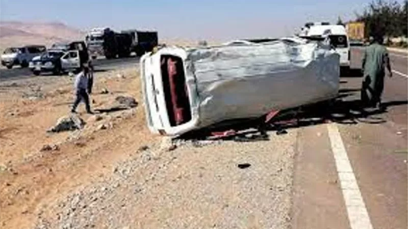 مصرع وإصابة 6 في انقلاب سيارة ميكروباص على طريق أسيوط الصحراوى