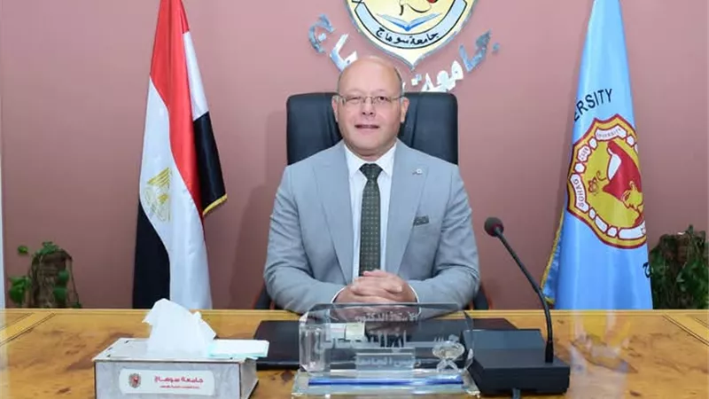 إجراء ٢٥ عمليه جراحية دقيقة بقسم طب وجراحة العيون بمستشفي سوهاج