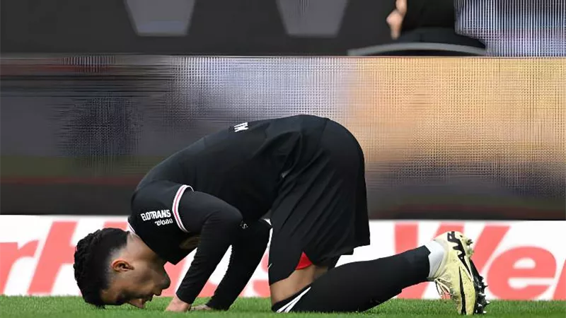 تشكيل فرانكفورت أمام أوجسبورج بالدوري الألماني.. مرموش فى الهجوم